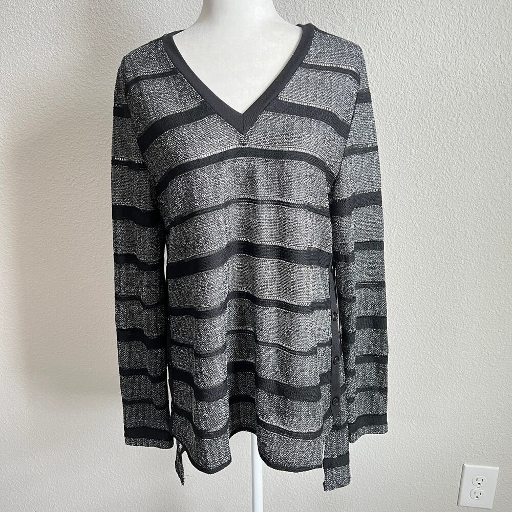 Doe & Rae Black V-neck Stripe Knit Sweater Top Women's Large Striped Relaxed NEW